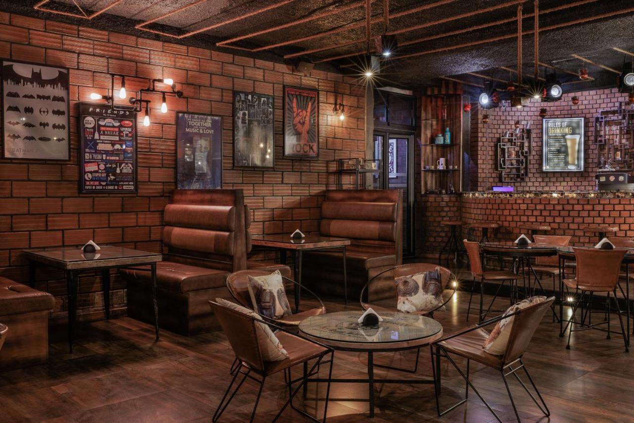 The Panoramic Getaway Hotel Munnar Exterior photo The interior of a restaurant in Dhaka, Bangladesh