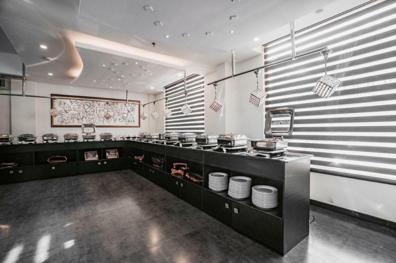 The Panoramic Getaway Hotel Munnar Exterior photo The buffet at the restaurant